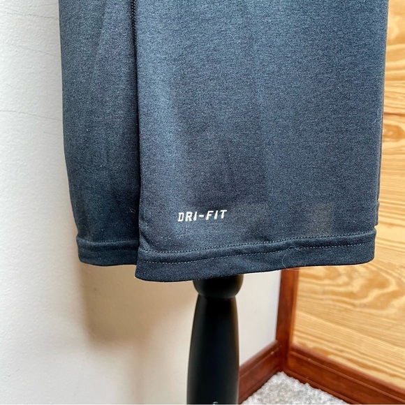 Nike Dri-Fit Sleeveless Activewear Workout Muscle Tank Top in Black Medium - Picture 5 of 10